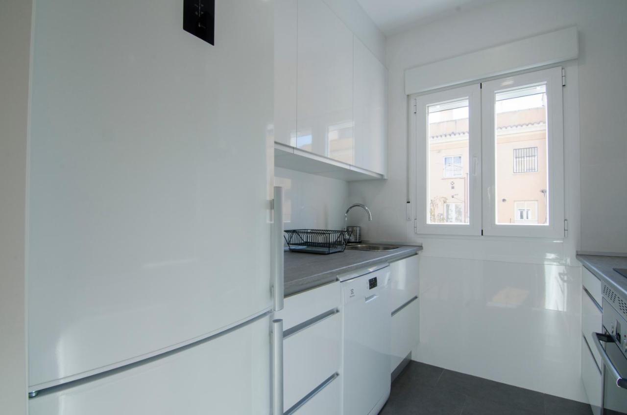 2 Bedrooms 2 Bathrooms Furnished - Bernabeu - Business Area With Terrace - Minty Stay Madryt Zewnętrze zdjęcie